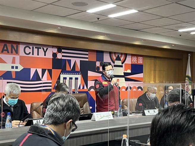 桃園市長鄭文燦宣布，為加強社區防線，於忠貞市場新增1處社區採檢站。（陳夢茹攝）