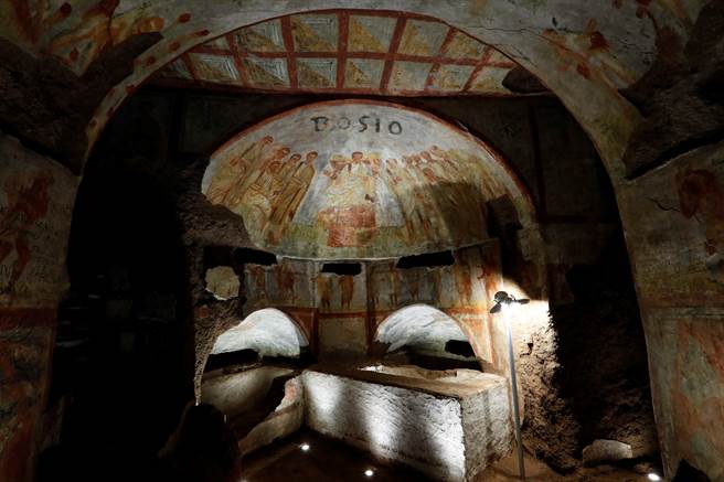 约163具尸体死亡时间约在1787年至1880年之间。他们的尸体特别安置在一间「儿童礼拜堂」中，这让其保存特别完好，就像睡着的娃娃一样。至于身分与死因，目前学界仍一无所知。 (图/路透社)