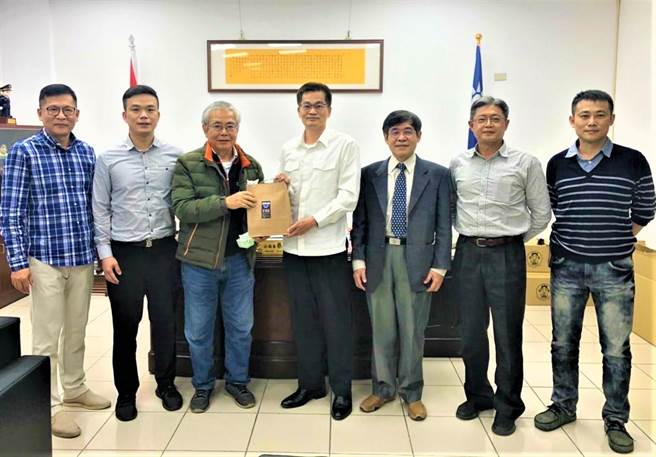 警方结合东海大学AI中心所开发的红外线发报预警器，使学校筑建成巨大防护网，让宵小无所遁形。（民眾提供／卢金足台中传真）