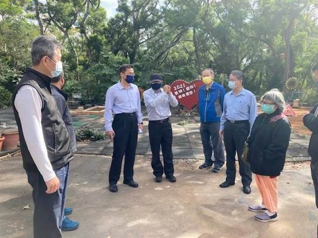 警方展现守护校园的决心，定期的联繫访视及座谈，全面守护校园安全。（民眾提供／卢金足台中传真）