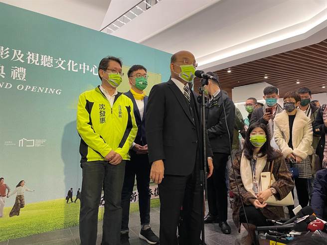 针对机场检疫等是否将更趋严格，行政院长苏贞昌说，已盘点各种作业方式，下午指挥官陈时中会向民眾报告。（叶书宏摄）