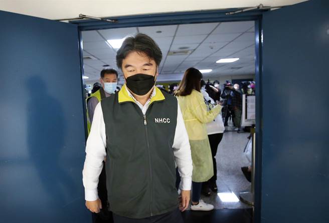 桃园机场群聚感染逐渐扩大，前进指挥所指挥官王必胜7日表示，由于传播链并不单纯，多层次的扩大採检是必要的。（范扬光摄）