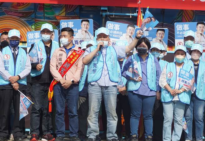 圖為鎮瀾宮董事長顏清標過去為兒子顏寬恒站台時畫面。（資料照/王文吉攝）