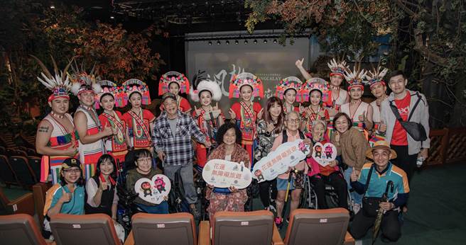 花莲县政府与台铁、旅行社合作，去年底试办身心障碍者及银髮族踩线团。（花莲县府观光处提供／王志伟花莲传真）