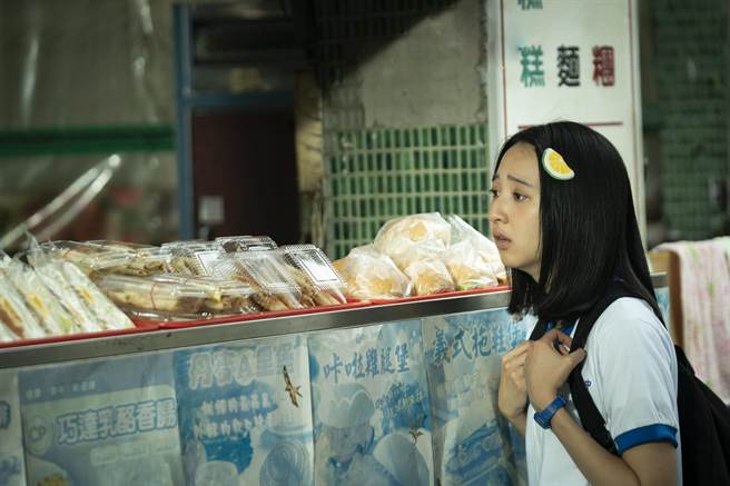 李沐扮演視吃為人生最重要事情的吃貨女孩。（華映提供）