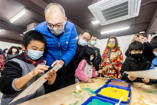 共学馆7日启用，瓜山国小学生参加研习活动。（黄金博物馆提供）