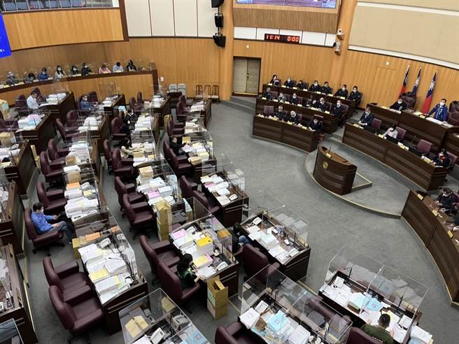 桃园市议员舒翠玲已提出动议，要求市府12日要针对金嗓歌友会事件做专案报告。（陈梦茹摄）