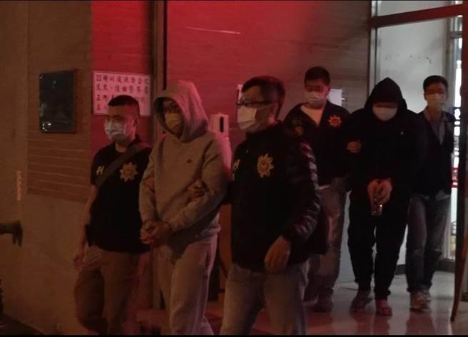 陈男等人被移送法办。（翻摄照片／洪靖宜高雄传真）