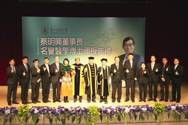 近年台湾生医产业也蓬勃发展，但蔡明兴董事长与富邦集团，20年前就开始支持台湾生医产业。