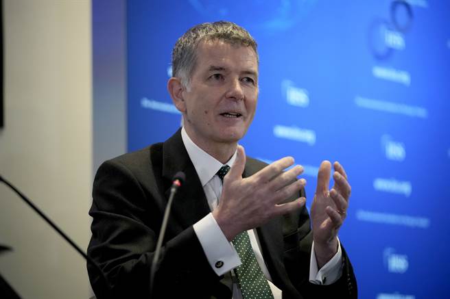 针对陆媒制作讽刺007的影片，英军情6处处长摩尔在推特上回应称，「感谢你们的关注（以及出人预料的免费宣传）！」（图／美联社）