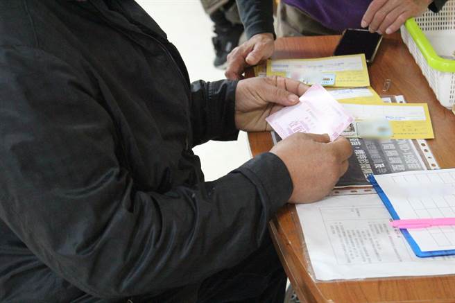 施打第1、2剂的民眾即可获得200元礼券，增加民眾施打意愿。（部东医院提供／蔡旻妤台东传真）