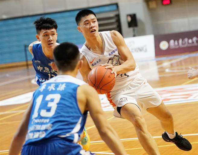 国体陈冠中今天只差两助攻就可拿下生涯首次大三元。(大专体总提供)