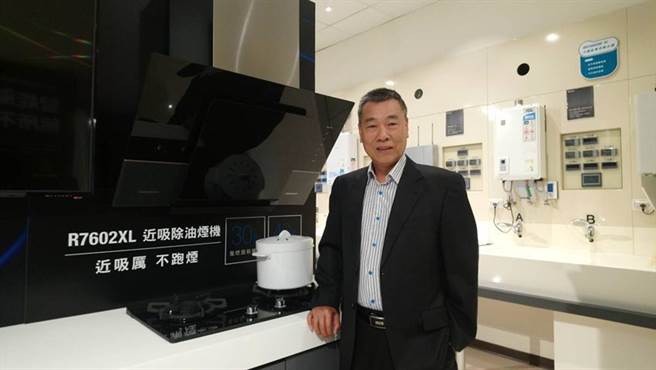 樱花总经理林有土表示，受惠五倍券效益及年前换购需求增加，推升12月与Q4营收均创下同期新高。（图／曾丽芳）  
