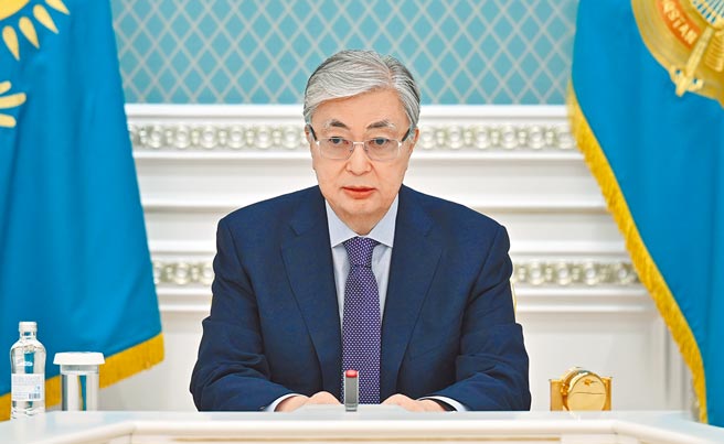 哈薩克總統托卡耶夫5日宣布全國進入緊急狀態，並在6日凌晨向集安組織成員國求助，以應對國內的「恐怖主義威脅」。（新華社）