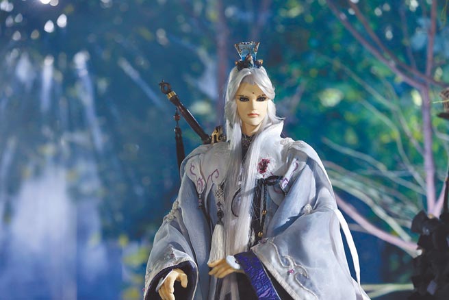 「霹雳一哥」素还真出道33年，终于要在贺岁檔跃上大银幕。（威视提供）