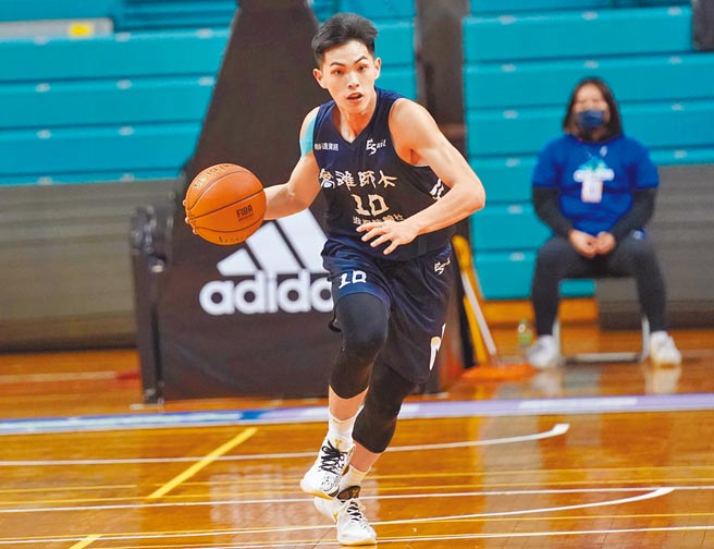 高雄师大林子洧昨役攻下个人UBA生涯新高28分，帮助球队击败中原大学，保住8强希望。（大专体总提供）