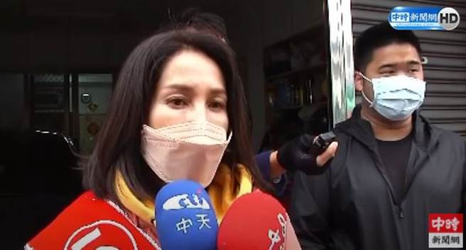 大甲镇澜宫董事长顏清标疑因被问及母亲祖坟问题、气到血压飙高送医。无党籍立委高金素梅相当心疼。(取自中时新闻网影片)