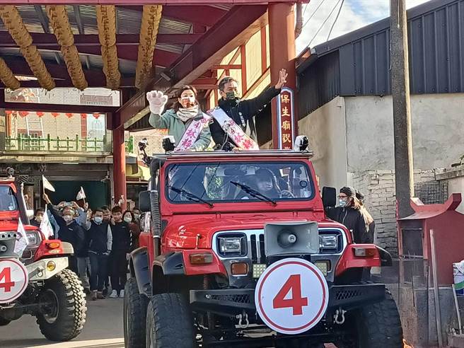 民进党候选人林静仪今天车扫活动从沙鹿西势里庆安宫出发。(陈淑娥摄)