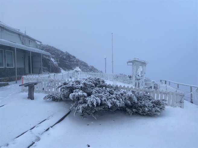 玉山气象站降雪。（玉山气象站／谢新添提供）