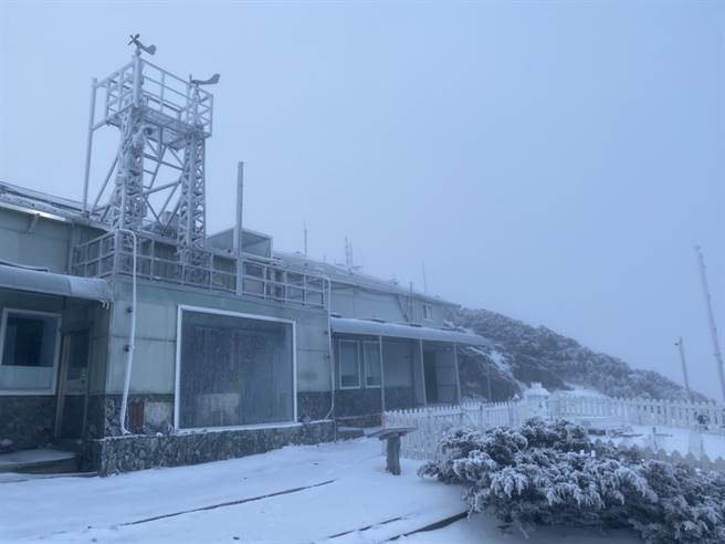 玉山气象站降雪。（玉山气象站／谢新添提供）