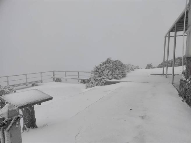 玉山气象站降雪。（玉山气象站／谢新添提供）