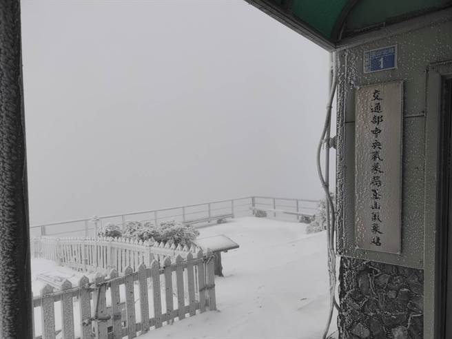 玉山气象站降雪。（玉山气象站／谢新添提供）