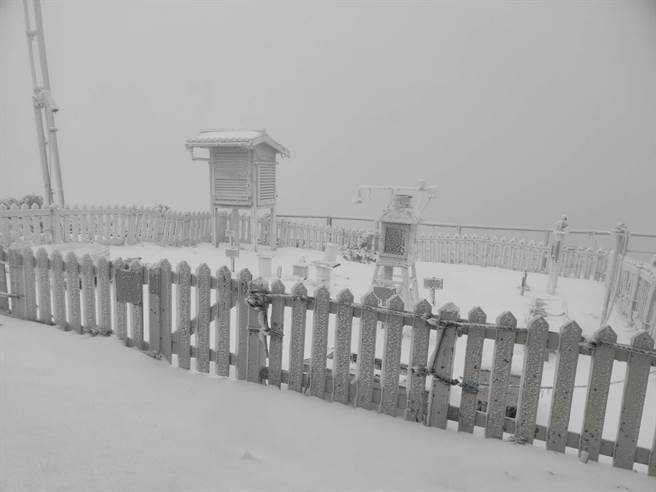 玉山气象站降雪。（玉山气象站／谢新添提供）
