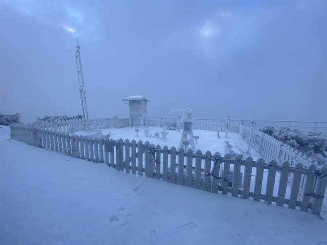 玉山气象站降雪。（玉山气象站／谢新添提供）