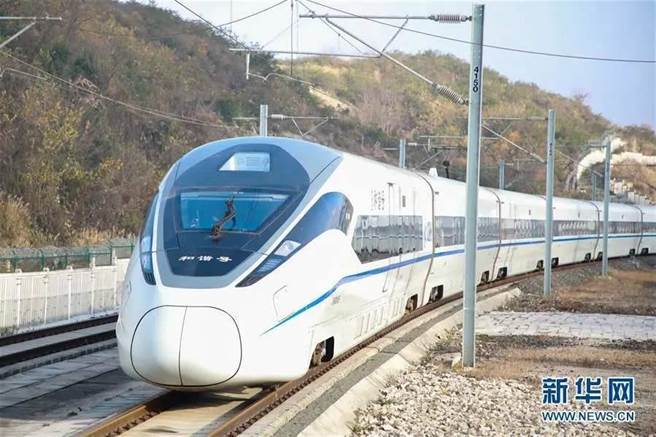 青海门源6.9级地震，兰新高铁受损停运。高铁示意图。（新华网）