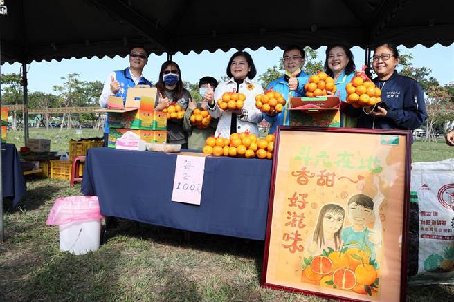 雲林縣斗六茂谷柑節促銷「1305茂谷柑」，助民眾健康過好年。（張朝欣攝）