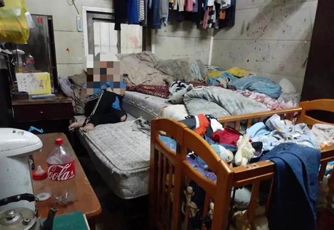 南投县一名12岁林小妹，家中共有6个兄弟姊妹，包含爸爸、妈妈一家8口挤在破房屋内，因为最近天气湿冷，林小妹实在忍不住，因此主动写信给南投县议员叶仁创，希望能够帮助他们修缮房屋。（叶仁创议员提供／吴建辉南投传真）