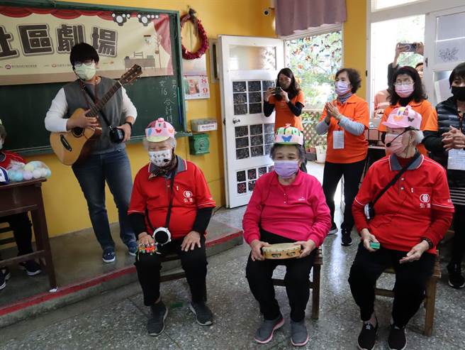 弘道老人福利基金会长青快乐学堂今天举行「社区剧场」成果发表会。（弘道老人福利基金会提供）