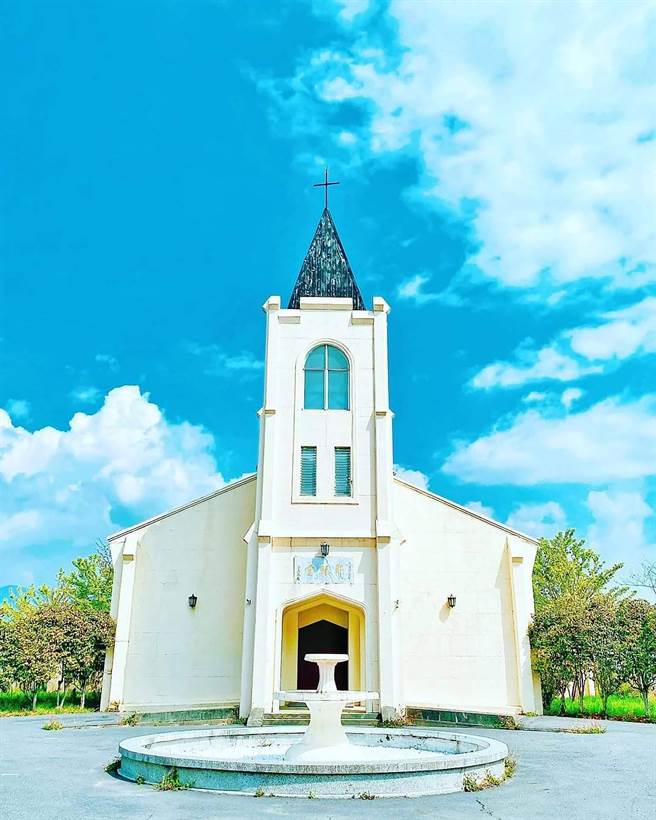 交通部觀光局推出超文青月曆，收錄如梨山耶穌堂的台灣美麗風景。（參山處提供／黃國峰台中傳真）