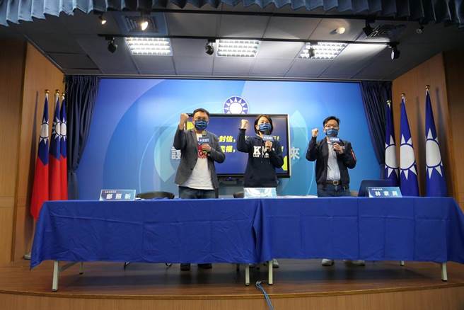 图为国民党去年12月底举行记者会，痛批特定政论节目狂轰顏宽恒，NCC却只发函要求电视台自律。（中时资料照，赵婉淳摄）