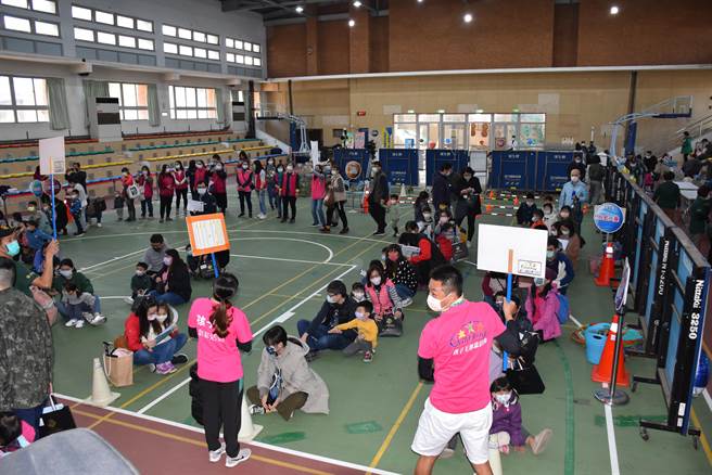 头份扶轮社8日上午举办幼儿身心发展筛检活动，有154名幼儿家长报名参加。（谢明俊摄）