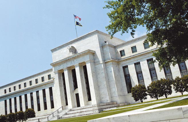 美國經濟成長率低谷反彈，Fed決定回收美國近代史上最猛的寬鬆計畫。圖／路透