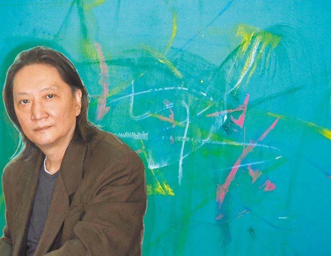 画家邓明墩与其「水墨行草」新创意油画作品。图／邓明墩提供