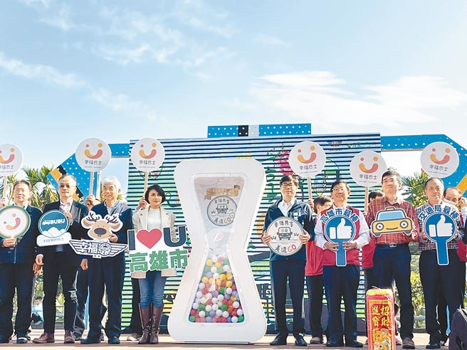 为改善偏乡公共运输环境，落实交通平权，高雄市交通局7日举办「幸福共享 美浓GO！-幸福巴士2.0」记者会，升级偏乡交通运输服务。（洪靖宜摄）