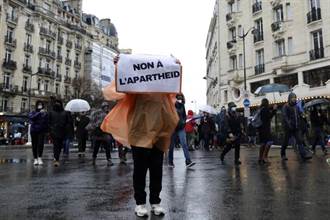 法國強推新法抗疫 打疫苗才能領通行證 逾10萬人上街抗議