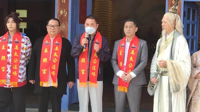 苗栗县议长锺东锦到场勉励与祈福。（李京升摄）
