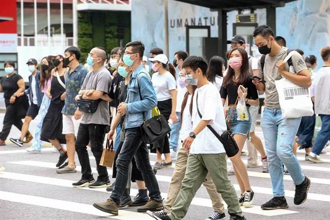 因应国际间新变异株Omicron威胁，指挥中心今日宣布，维持疫情警戒标准为第二级至1月24日。（图／资料照，记者邓博仁摄影）
