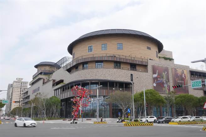 远东百货竹北店备受瞩目，预计1月14日试营运并举办开箱记者会，20日正式开幕。（庄旻静摄）