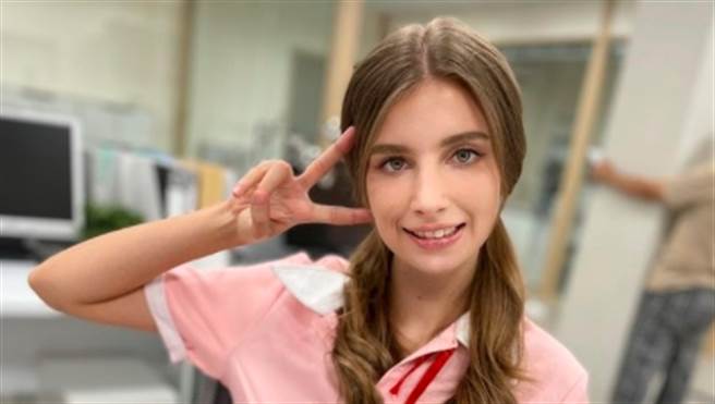 乌克兰正妹林佳娜不时在YT与粉丝们探讨一些两性间的「老司机话题」。（图／截取自林佳娜IG）