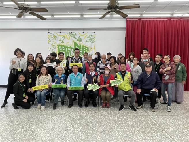 大內區公所今天在大內圖書館3樓舉辦設計成果發表記者會。（大內區公所提供／張毓翎台南傳真）