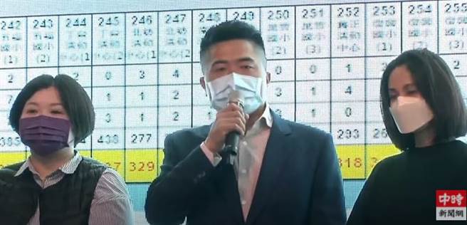 中二補選開票結束，候選人顏寬恒發表談話。(取自中時新聞網直播)