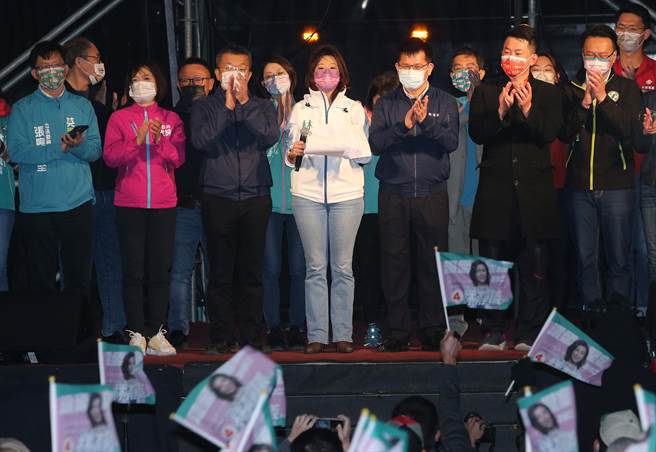 台中第二选区立委补选当选人林静仪发表感言时特别向对手顏家喊话。(黄国峰摄)