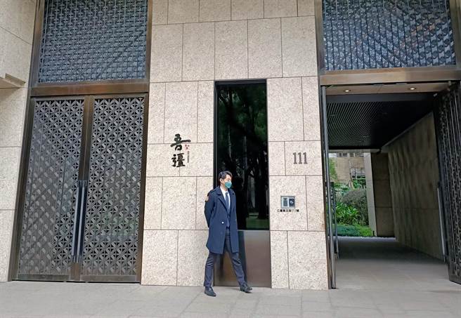 吾彊大楼的保全相当严密。（尤嬿妮摄）