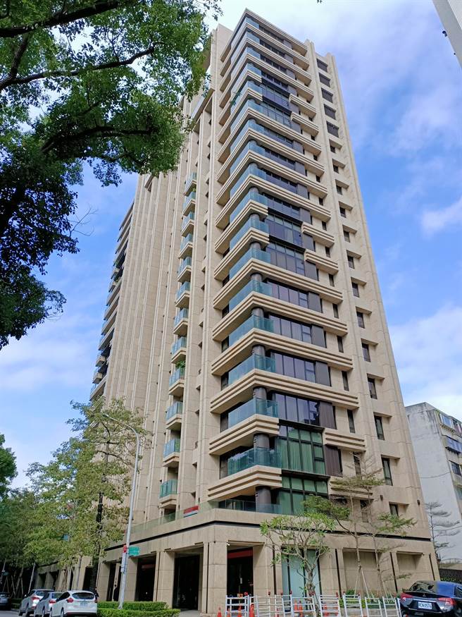 吾彊大楼的保全相当严密。（尤嬿妮摄）