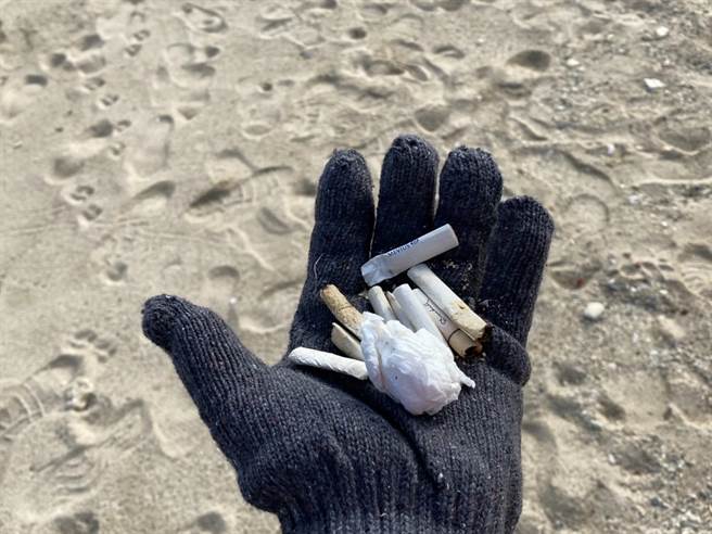 泰富航运发起小琉球净滩，50余志工捡了逾20公斤垃圾。（泰富提供／谢佳潾屏东传真）