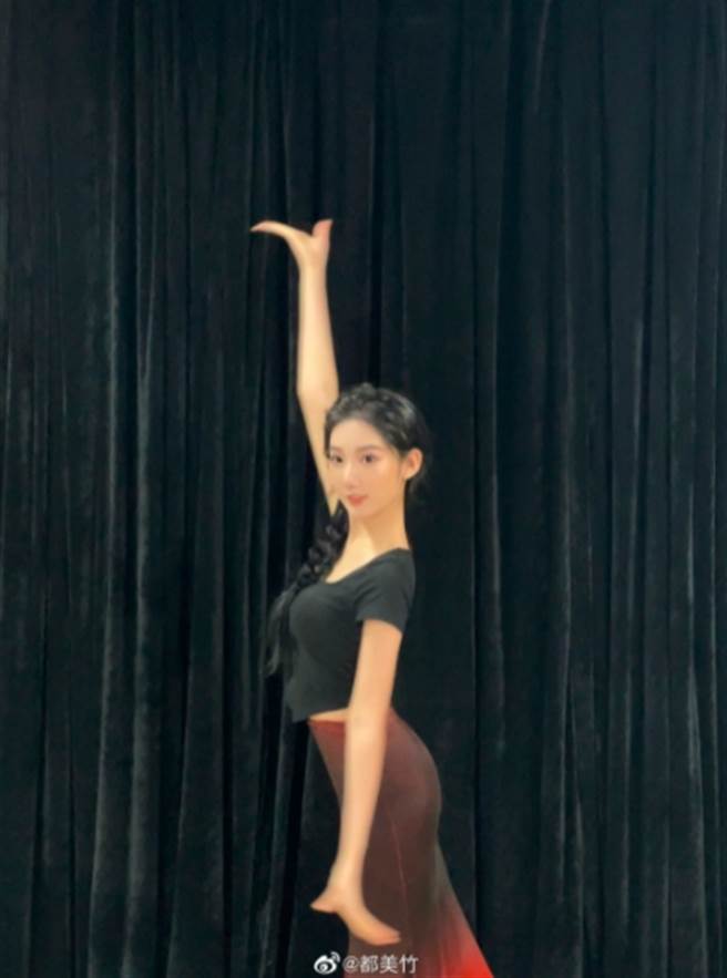 都美竹传准播出道，近照模样改变不少。（图／翻摄自微博@都美竹）
